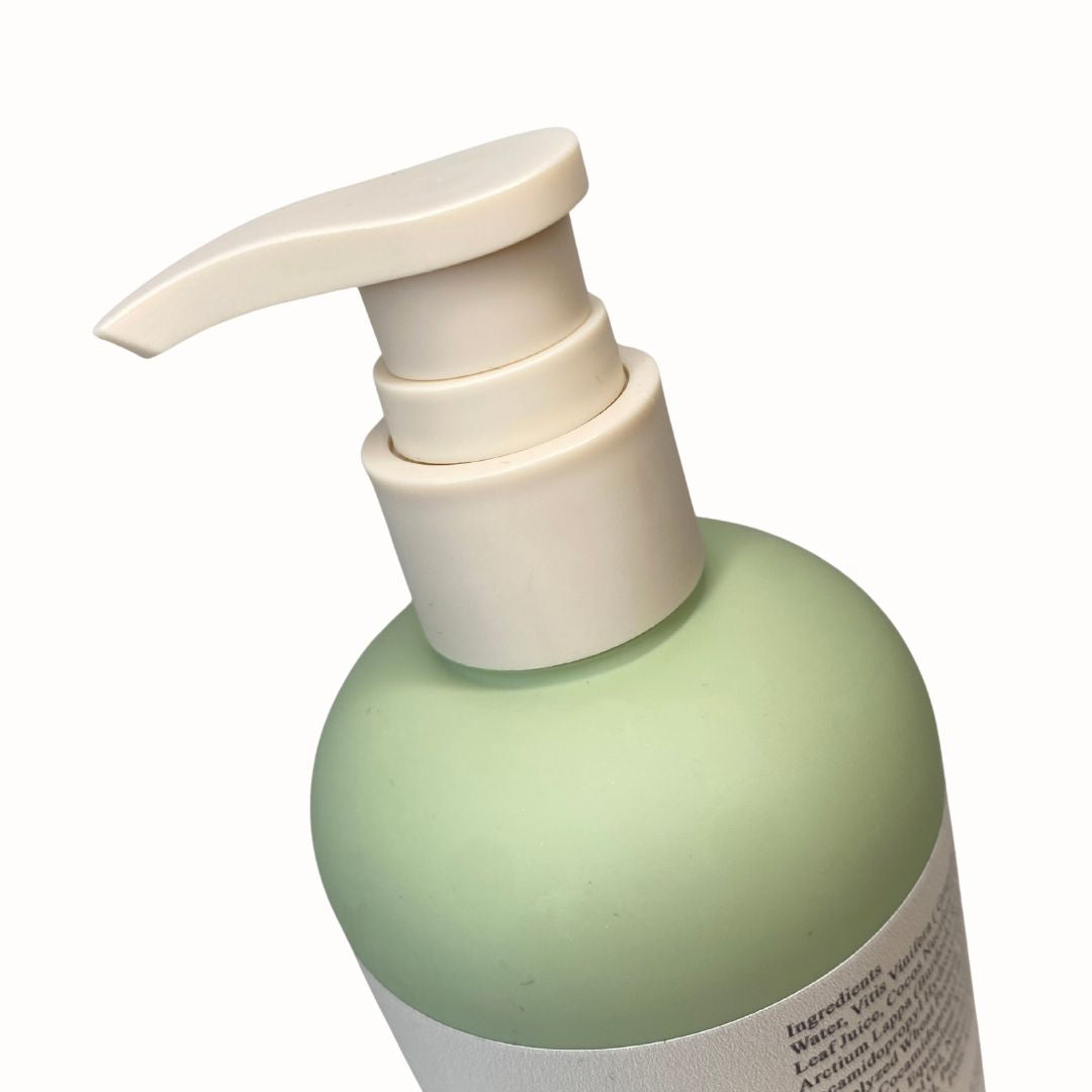 Shampoo gegen trocken Kopfhaut - Nahaufnahme Spender